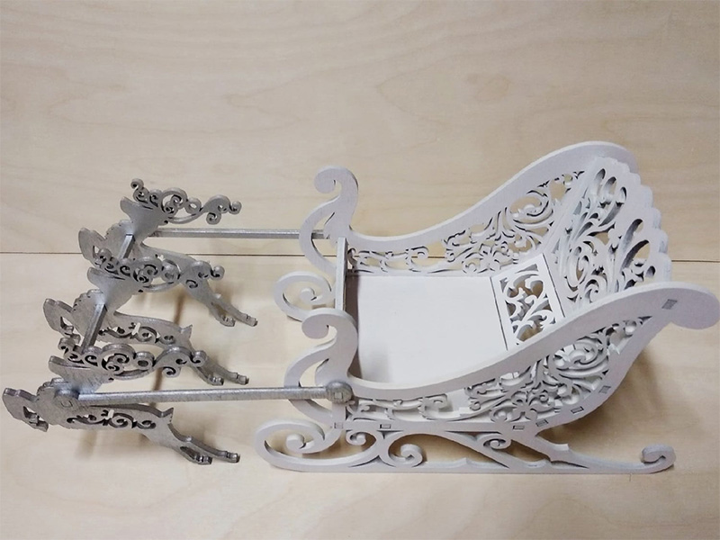 Laser Cut Plywood Decorative Sleigh with Reindeer for Christmas Decoration