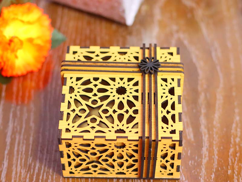Laser Cut Wooden Decorative Gift Box Design with Flower Pattern