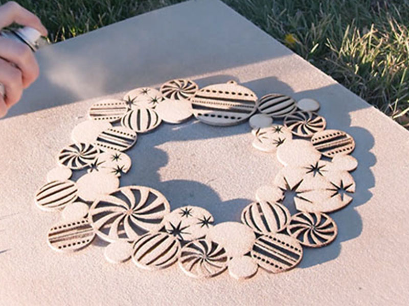 Laser Cutting Christmas Wreaths for Decoration